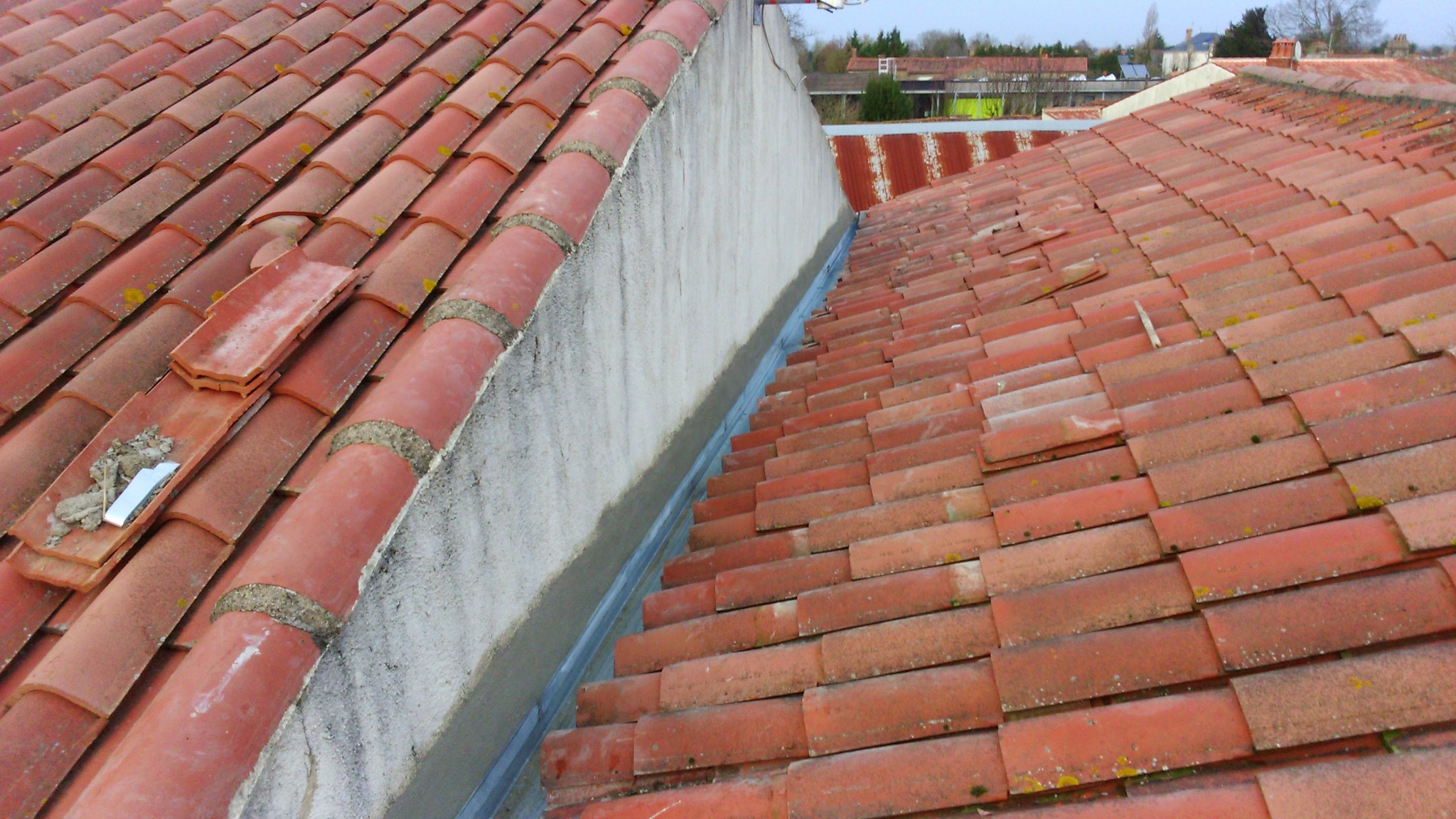 Finition zinc et raccord d’étanchéité sur toiture